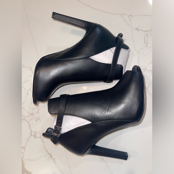 Michael Kors Elegant Black Women's Heeled Ankle Boots - Picture 3 of 11